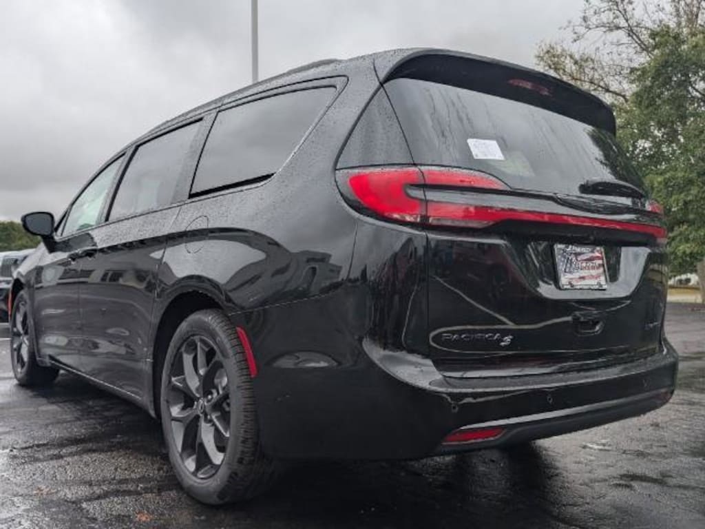New 2026 Chrysler Pacifica LIMITED Passenger Van