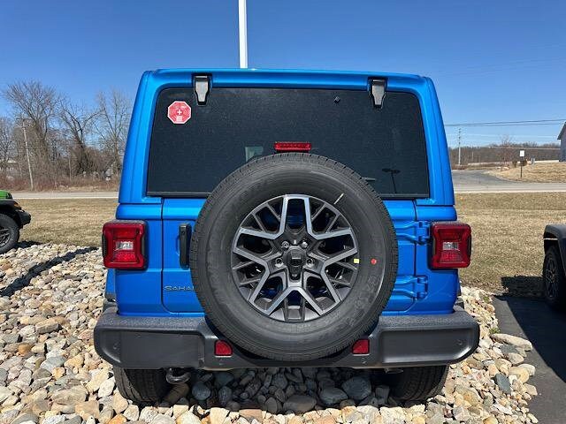 2025 Jeep Wrangler Sahara photo 4