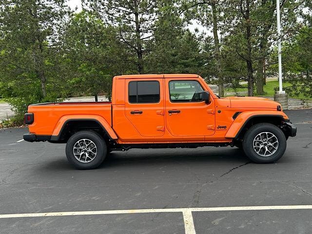 2025 Jeep Gladiator Sport S photo 2