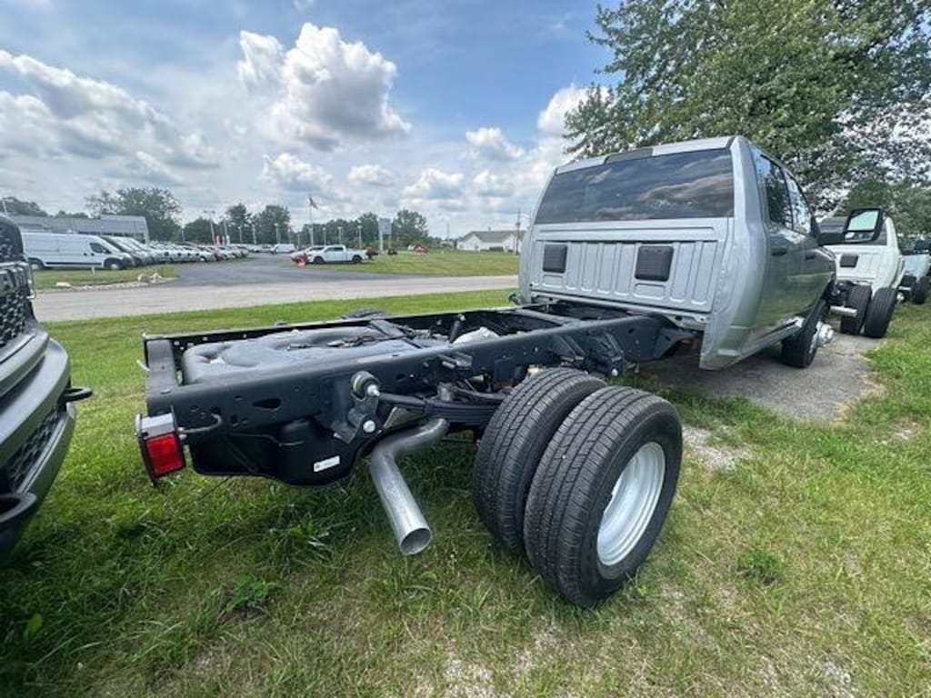 New 2024 Ram 3500 Chassis Cab 3500 TRADESMAN CREW CAB CHASSIS 4X4 60' CA Pickup