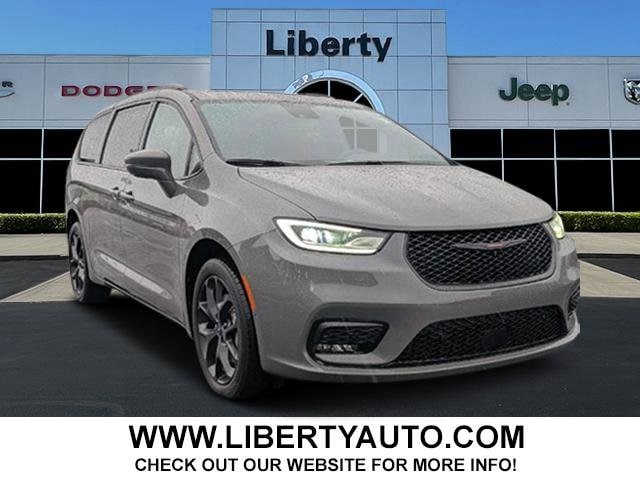 2021 Chrysler Pacifica Limited's photo
