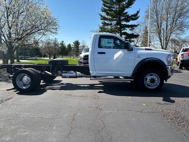 2024 Ram 5500 Tradesman photo 2