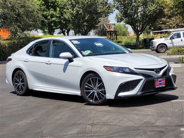 2023 Toyota Camry SE photo 2
