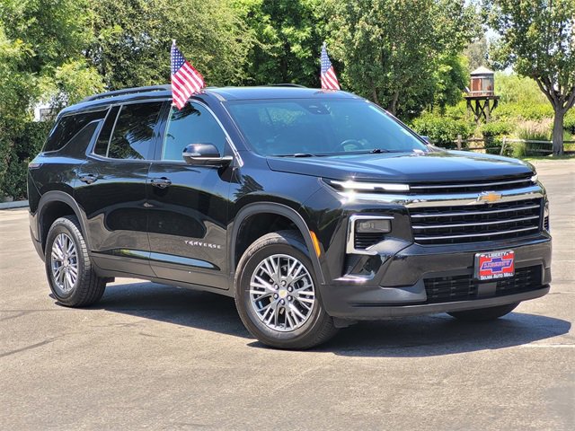 2024 Chevrolet Traverse photo 2