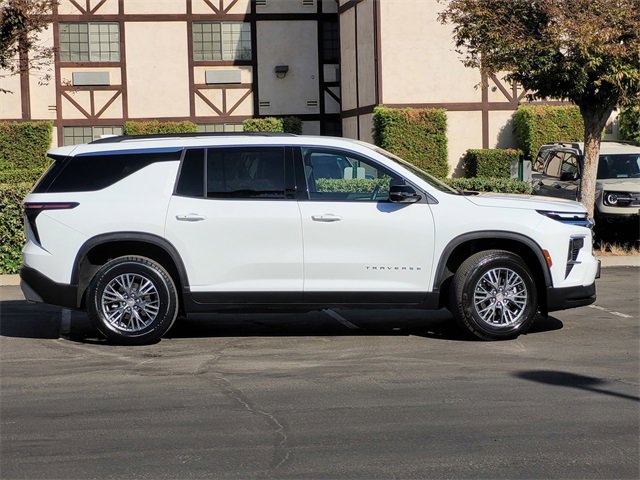 2024 Chevrolet Traverse photo 3