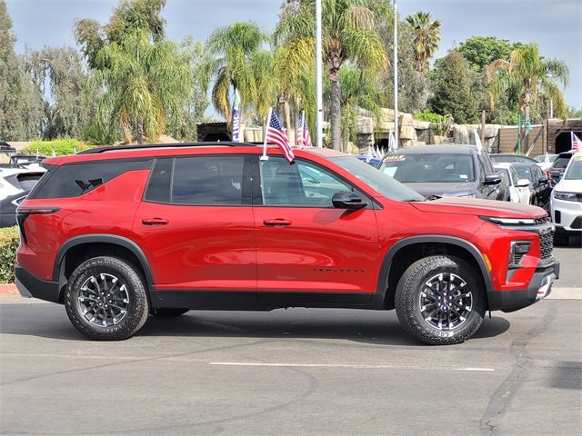 2025 Chevrolet Traverse Z71 photo 2
