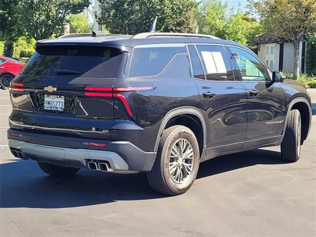 Used 2024 Chevrolet Traverse LT SUV