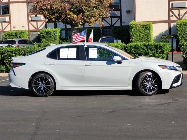 2024 Toyota Camry SE photo 4