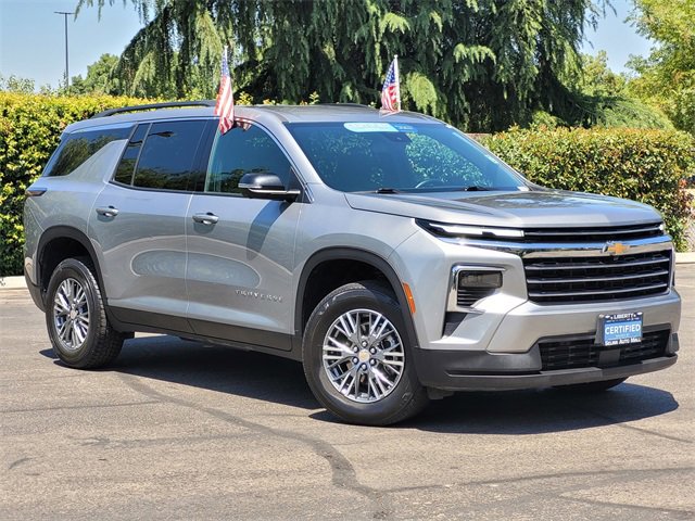 2024 Chevrolet Traverse photo 2