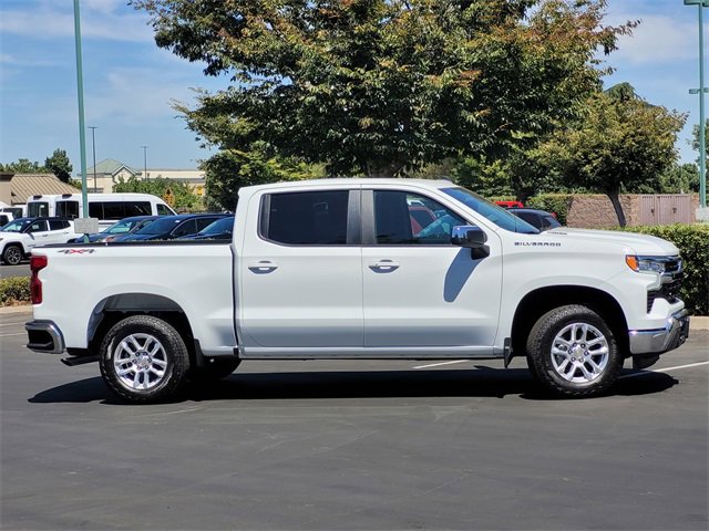 2025 Chevrolet Silverado 1500 LT photo 3