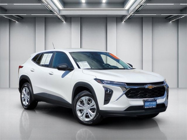 2025 Chevrolet Trax LS's photo
