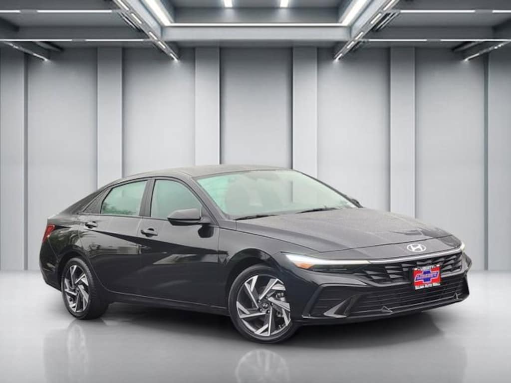 Used 2025 Hyundai Elantra SEL Sport Sedan