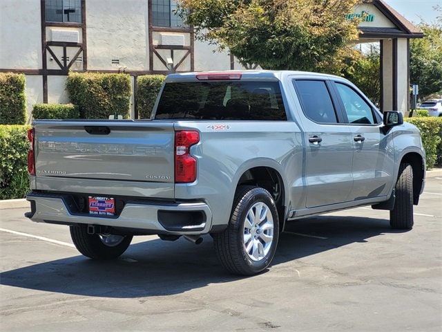 2026 Chevrolet Silverado 1500 Custom photo 3