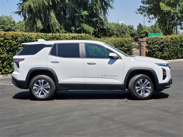 2026 Chevrolet Equinox LT photo 2