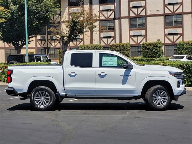 2025 Chevrolet Colorado Work Truck LT photo 3