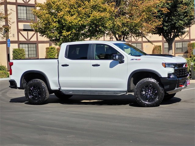 2026 Chevrolet Silverado 1500 ZR2 photo 3