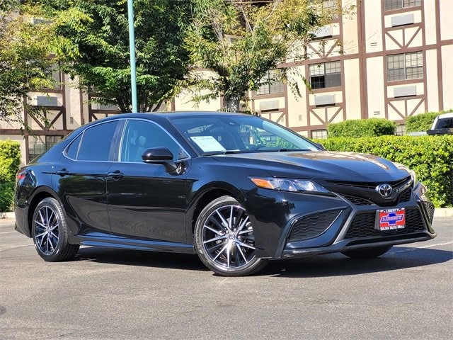 Used 2021 Toyota Camry SE with VIN 4T1G11AK8MU427258 for sale in Selma, CA