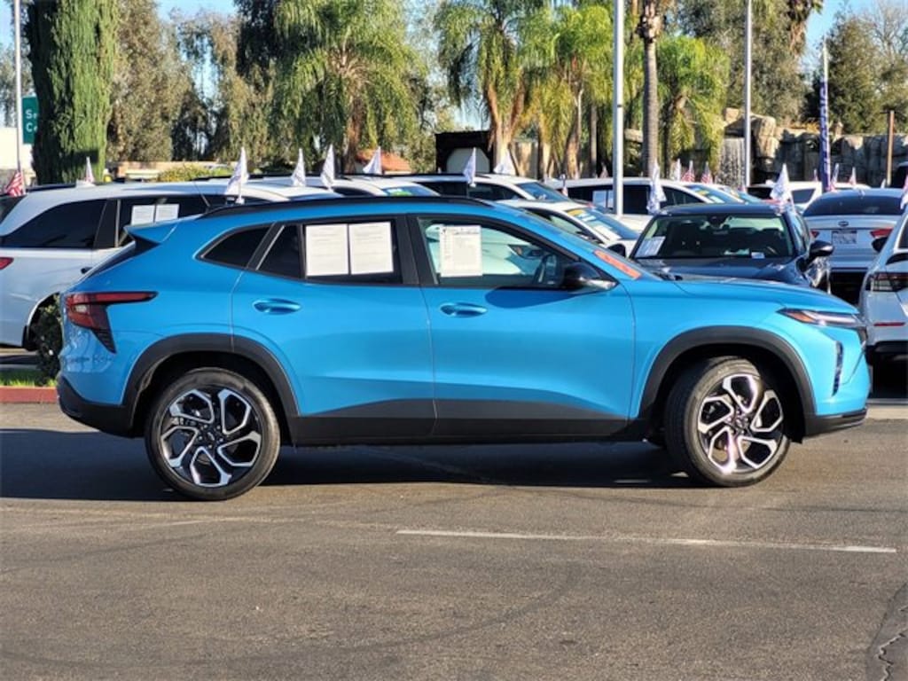 Used 2025 Chevrolet Trax 2RS SUV