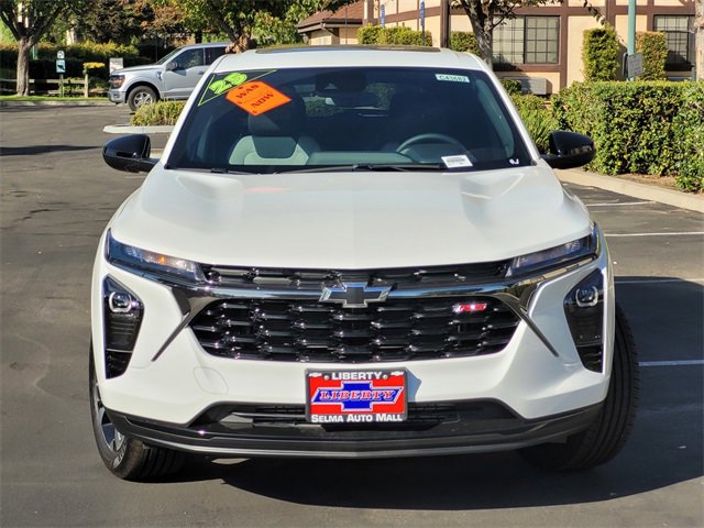 2025 Chevrolet Trax photo 2