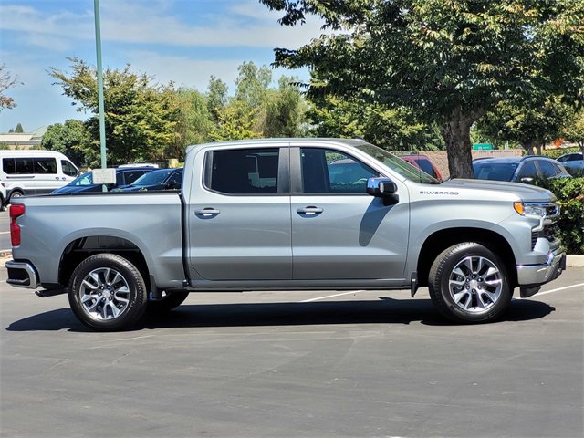 2025 Chevrolet Silverado 1500 LT photo 3