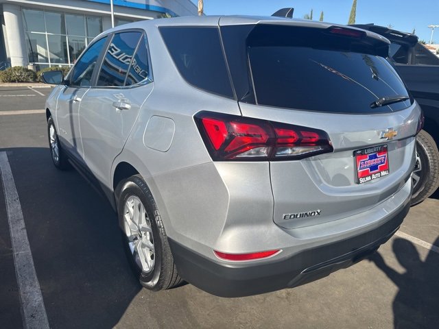 2022 Chevrolet Equinox LT photo 2