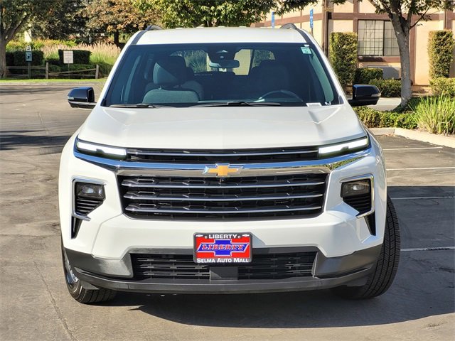 2024 Chevrolet Traverse photo 2