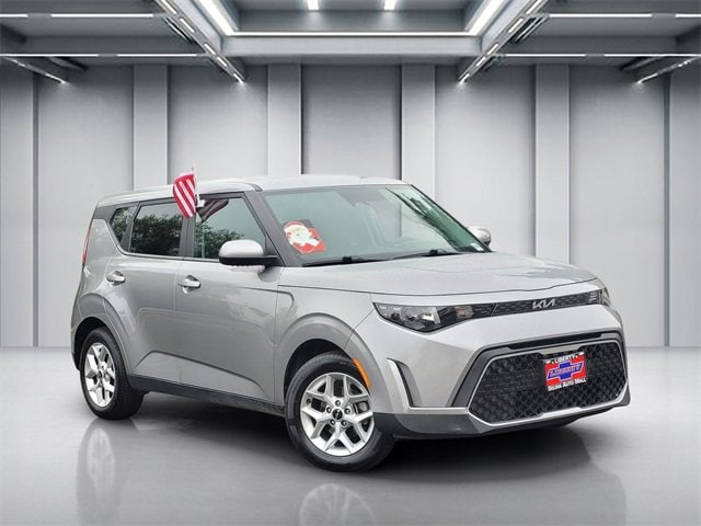 2023 Kia Soul LX's photo