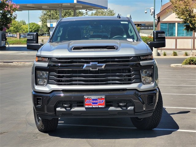 2025 Chevrolet Silverado 2500HD Custom photo 2