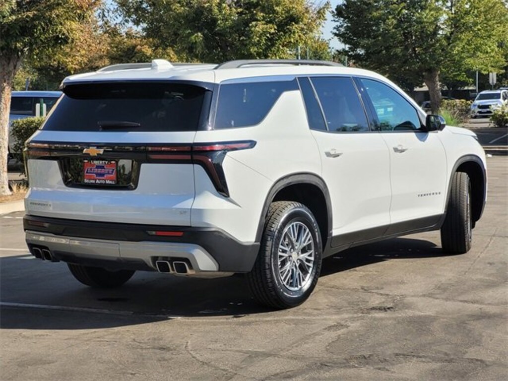 Used 2024 Chevrolet Traverse LT SUV