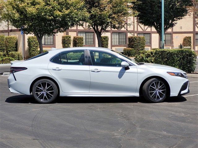2023 Toyota Camry SE photo 4