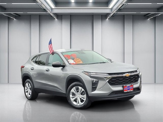 2024 Chevrolet Trax LS's photo
