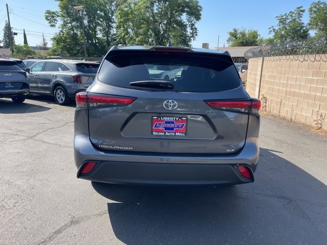 2023 Toyota Highlander L photo 4