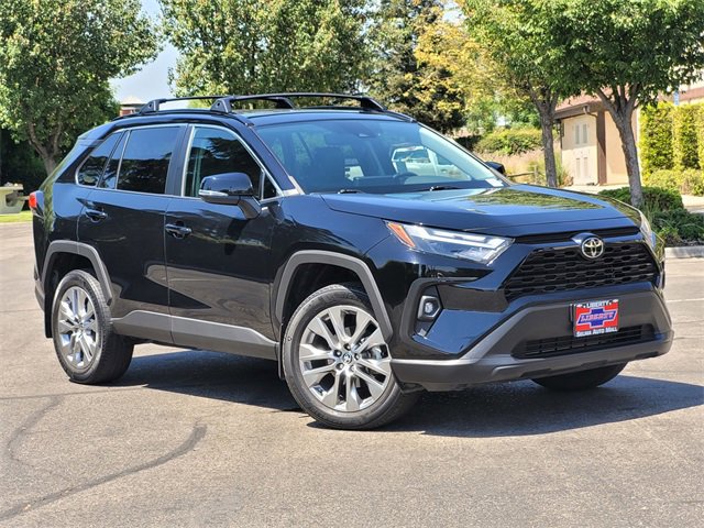 2022 Toyota RAV4 XLE Premium photo 2