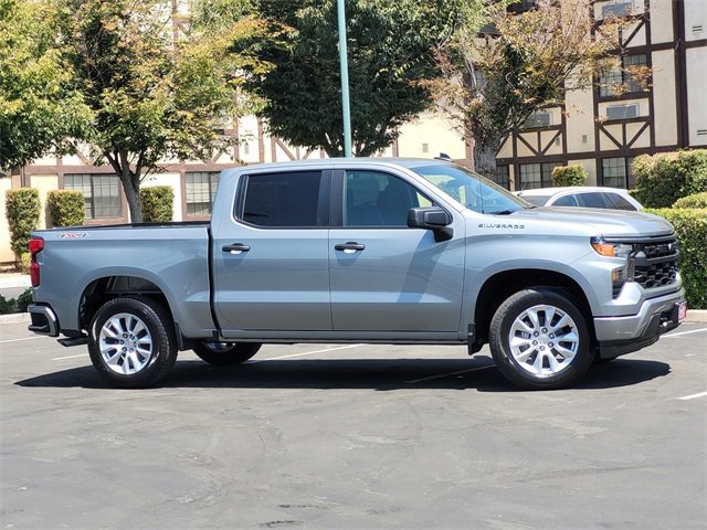 2026 Chevrolet Silverado 1500 Custom photo 2
