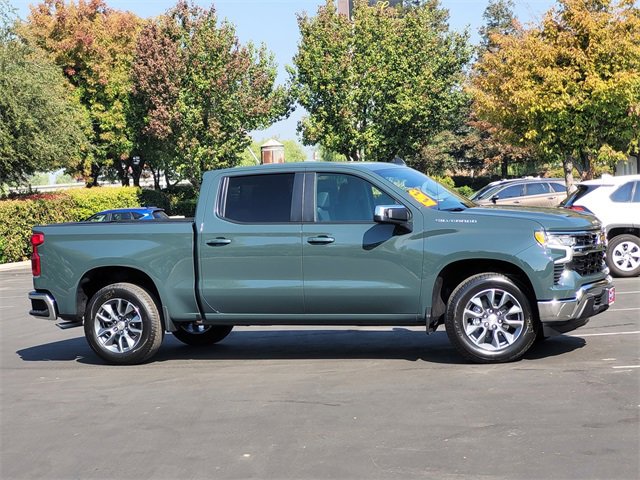 2026 Chevrolet Silverado 1500 LT photo 3