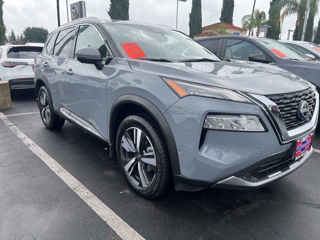 2022 Nissan Rogue SL photo 2