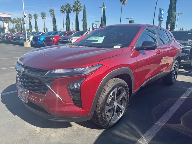2024 Chevrolet Trax photo 2