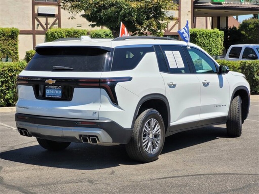 Used 2024 Chevrolet Traverse LT SUV
