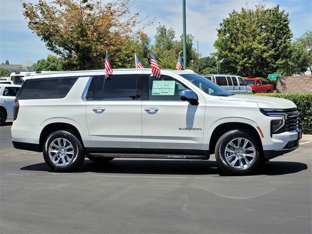 2025 Chevrolet Suburban Premier photo 3