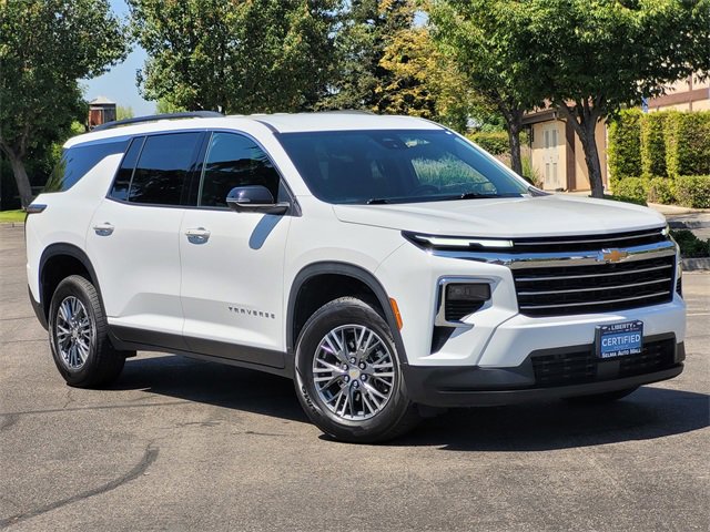 2024 Chevrolet Traverse photo 2