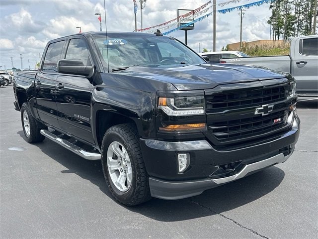Used 2017 Chevrolet Silverado 1500 LT with VIN 3GCUKREC2HG469861 for sale in Villa Rica, GA