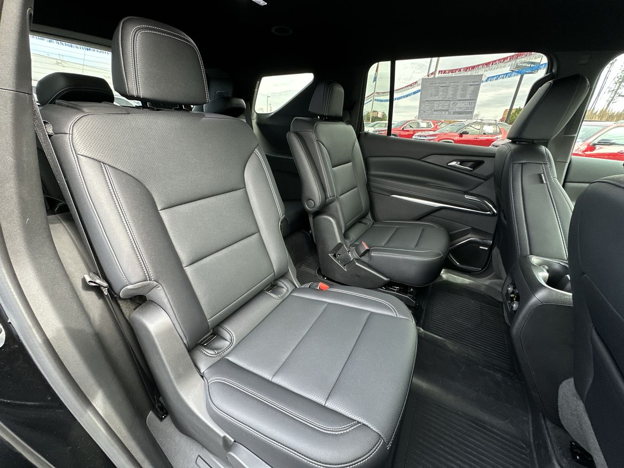 2025 Chevrolet Traverse LT - Photo 27