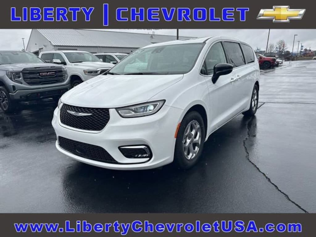 Used 2024 Chrysler Pacifica Limited Minivan