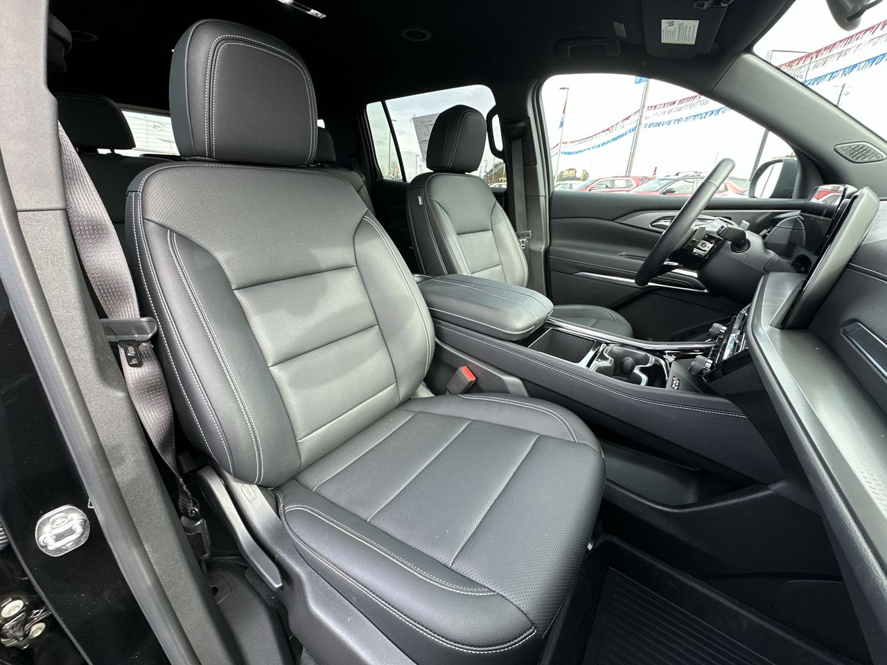 2025 Chevrolet Traverse LT - Photo 28