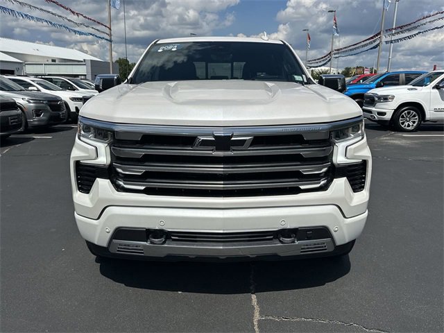 2024 Chevrolet Silverado 1500 High Country photo 3