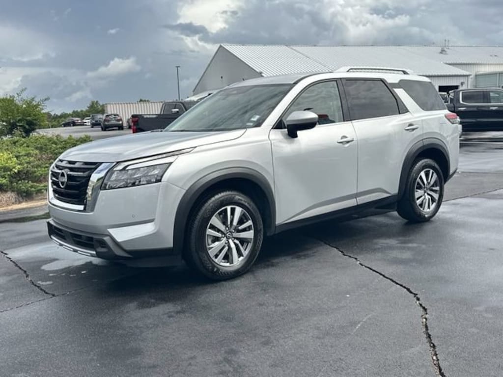 Used 2025 Nissan Pathfinder SL