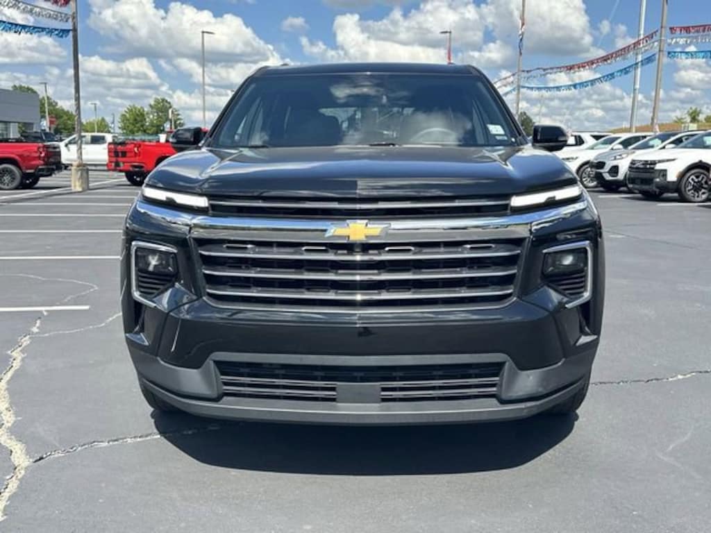 Used 2025 Chevrolet Traverse LT SUV