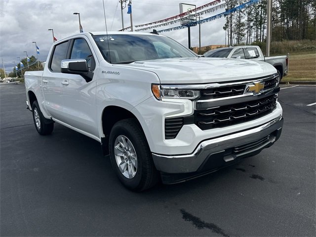 2024 Chevrolet Silverado 1500 LT photo 2