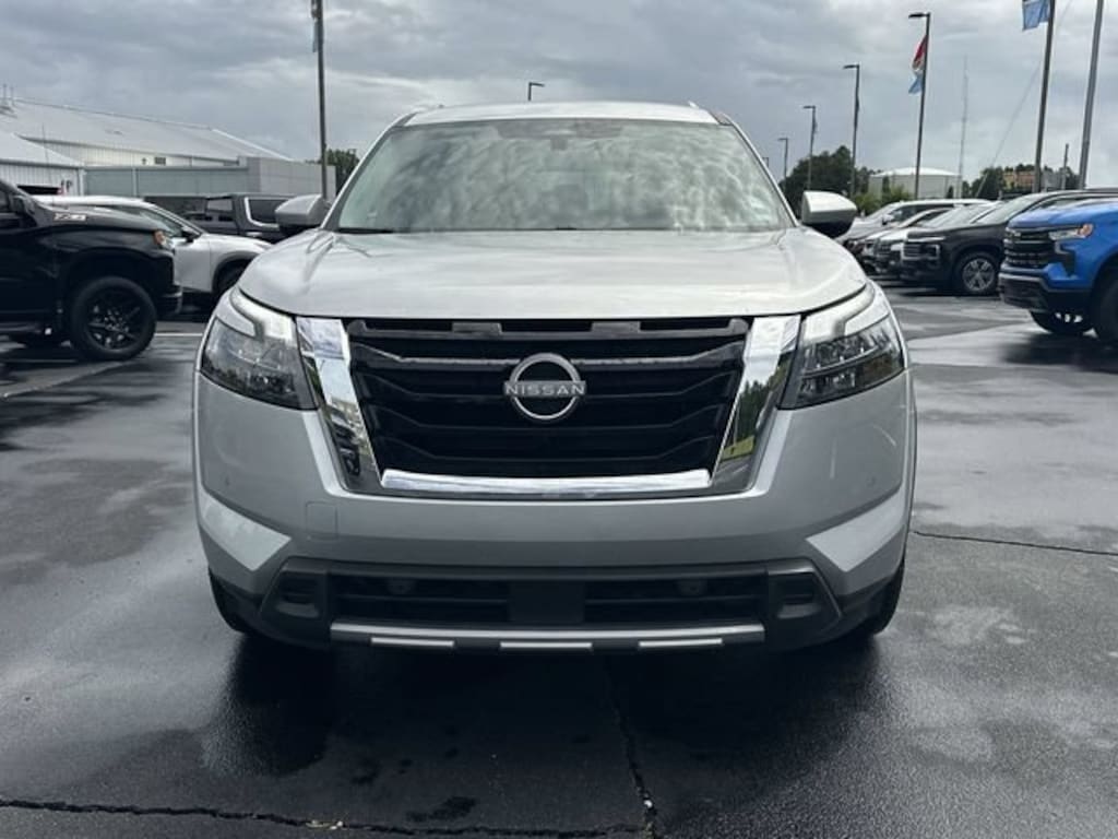Used 2025 Nissan Pathfinder SL