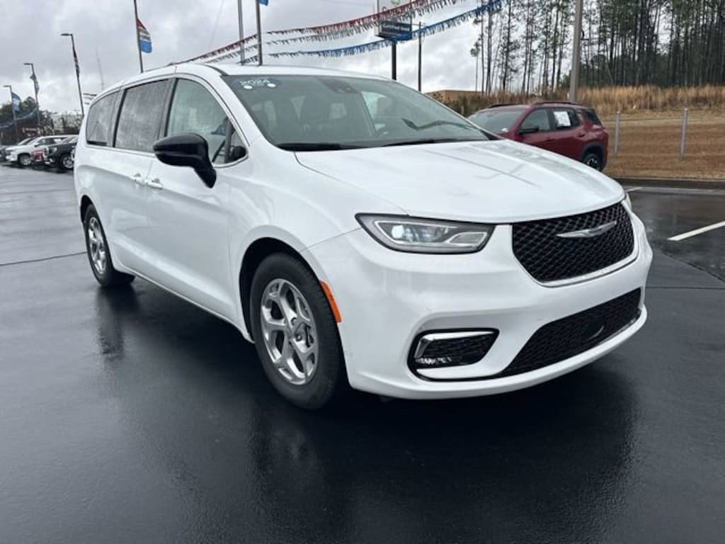 Used 2024 Chrysler Pacifica Limited Minivan